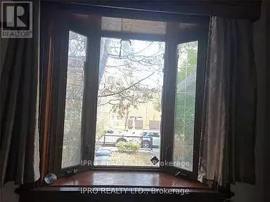 Toronto (rosedale-moore Park), ON M4T2B3,10 Ferndale AVE ##1