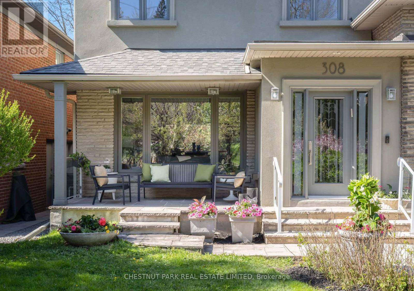 Toronto (englemount-lawrence), ON M6B1N1,308 HILLHURST BOULEVARD