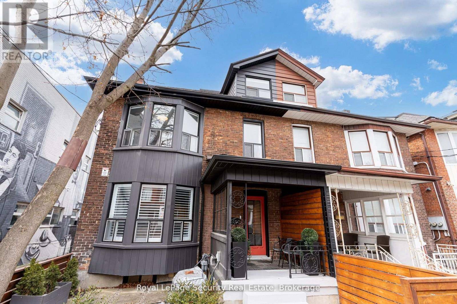 Toronto (palmerston-little Italy), ON M6G3G7,204 MONTROSE AVENUE W
