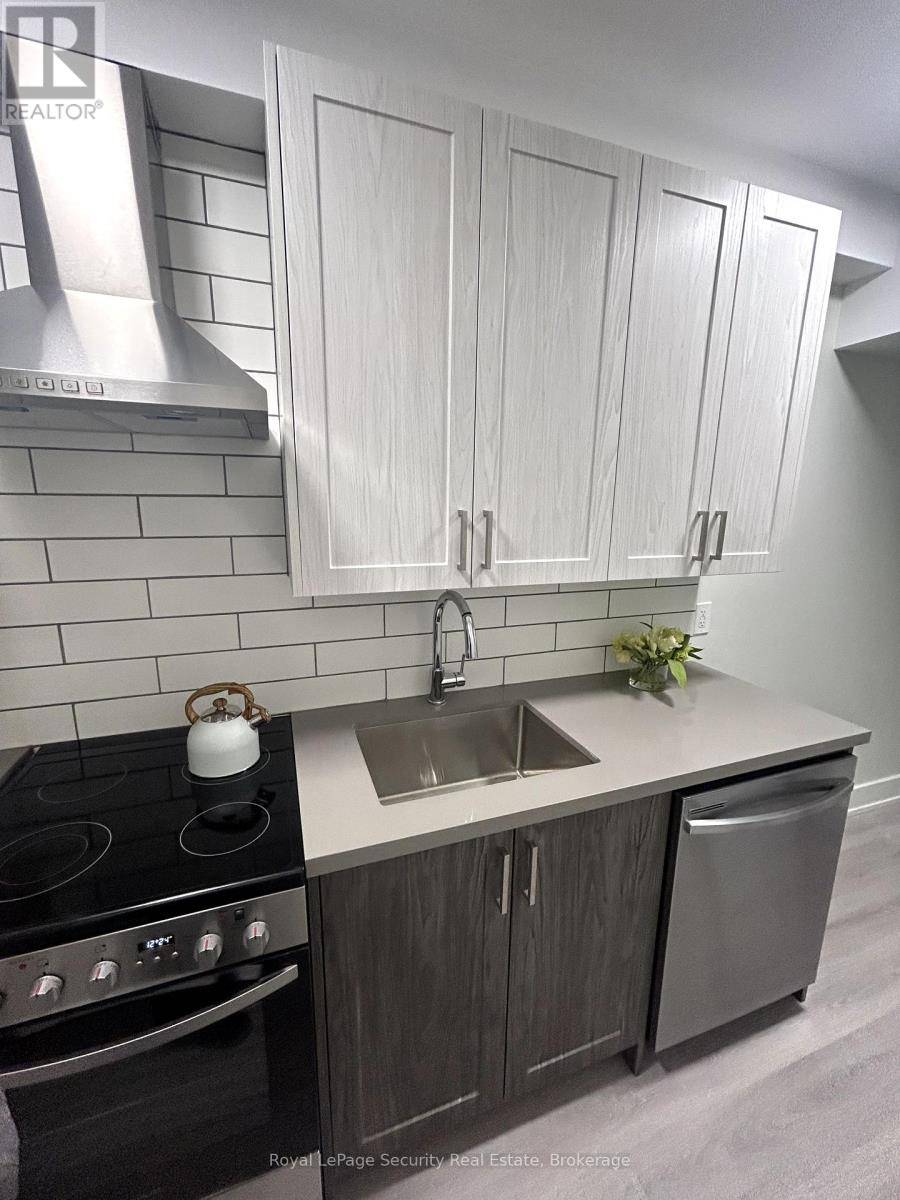 Toronto (palmerston-little Italy), ON M6G3T3,513 Ossington ST #Unit 2