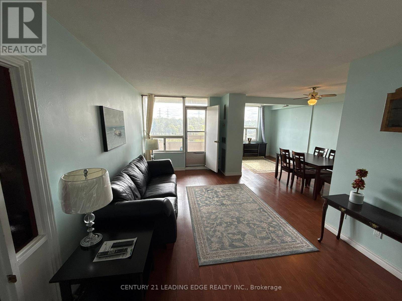 Toronto (flemingdon Park), ON M3C3A4,20 Edgecliff Golfway #815