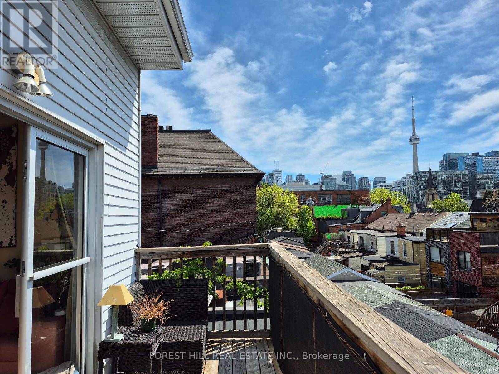 Toronto (niagara), ON M6J1G1,781 QUEEN STREET W