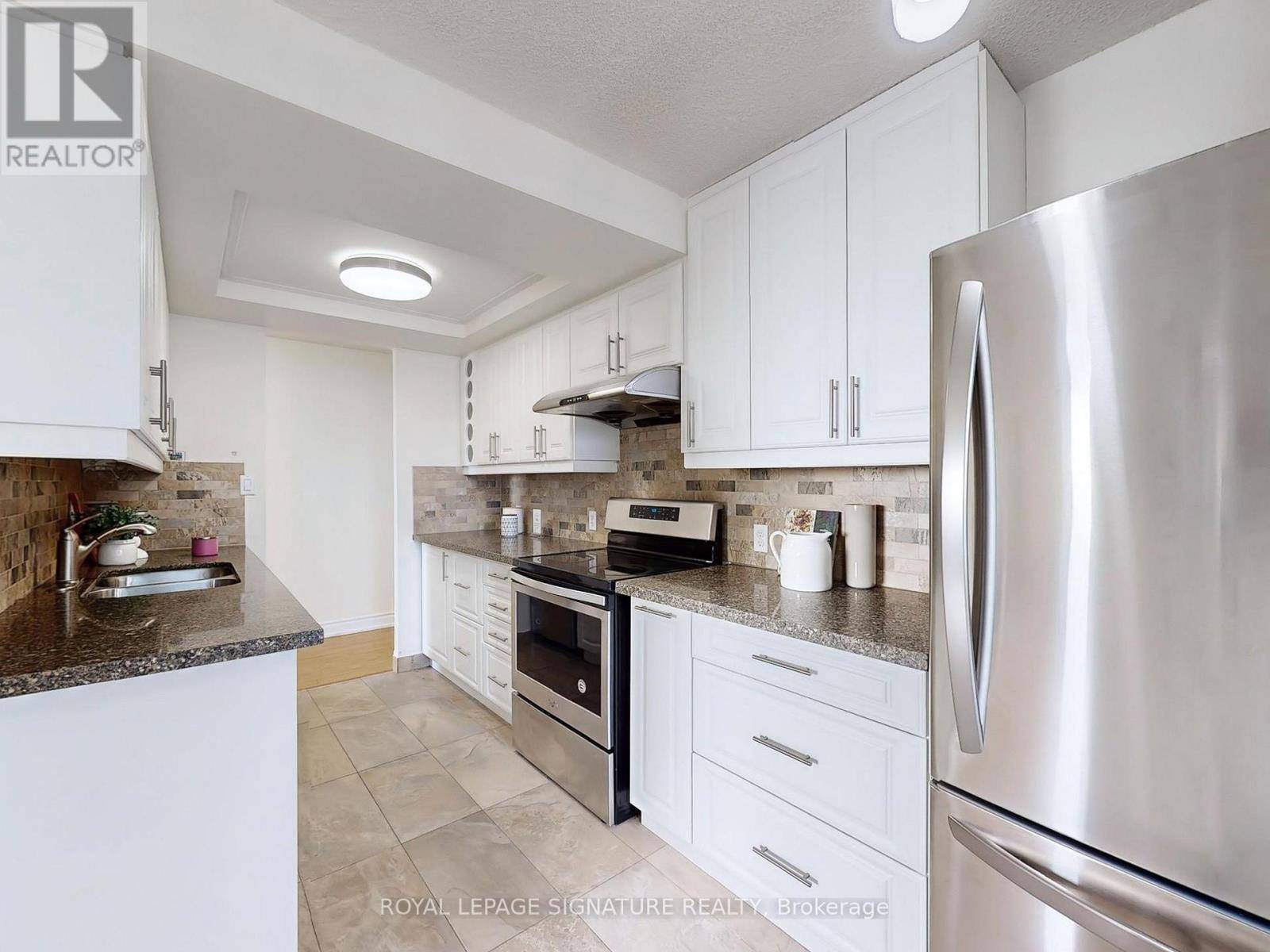 Toronto (newtonbrook East), ON M2M4J2,5785 Yonge ST #PH406