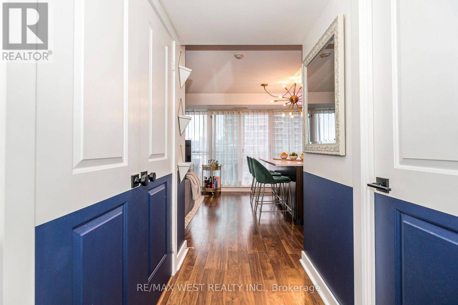 Toronto (niagara), ON M6K3S2,100 Western Battery RD #1601