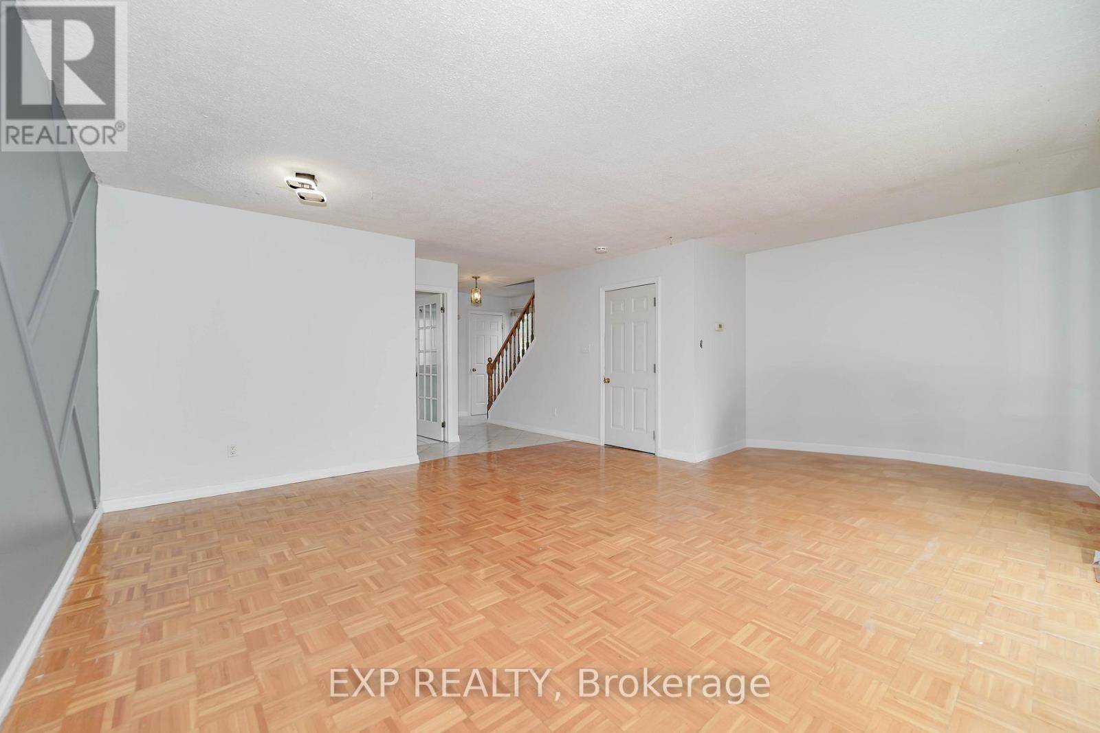 Toronto (hillcrest Village), ON M2H2N9,55 HOLLYBERRY TRAIL
