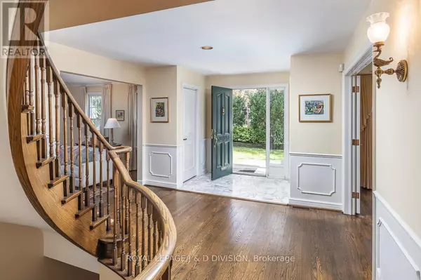 Toronto (st. Andrew-windfields), ON M2L2E1,16 BOBWHITE CRESCENT