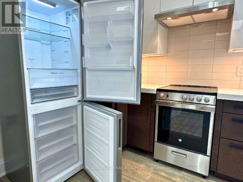 Toronto (bridle Path-sunnybrook-york Mills), ON M4N1T4,266 Lawrence AVE East #Upper
