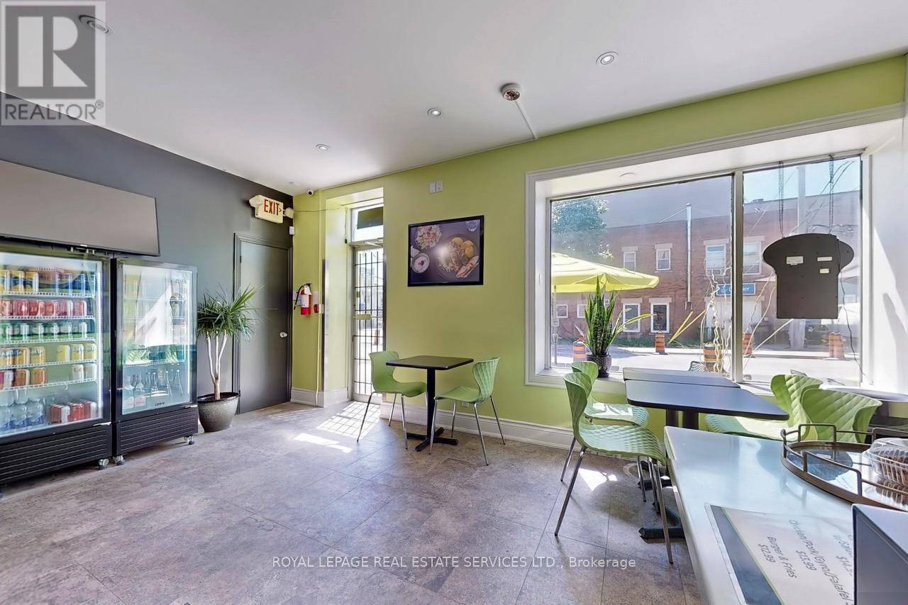 Toronto (lawrence Park North), ON M4M2N4,6 FAIRLAWN AVENUE