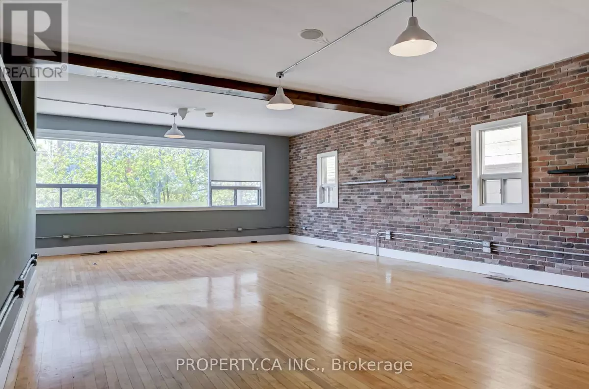 Toronto (kensington-chinatown), ON M5T2L4,205 Augusta AVE #Upper