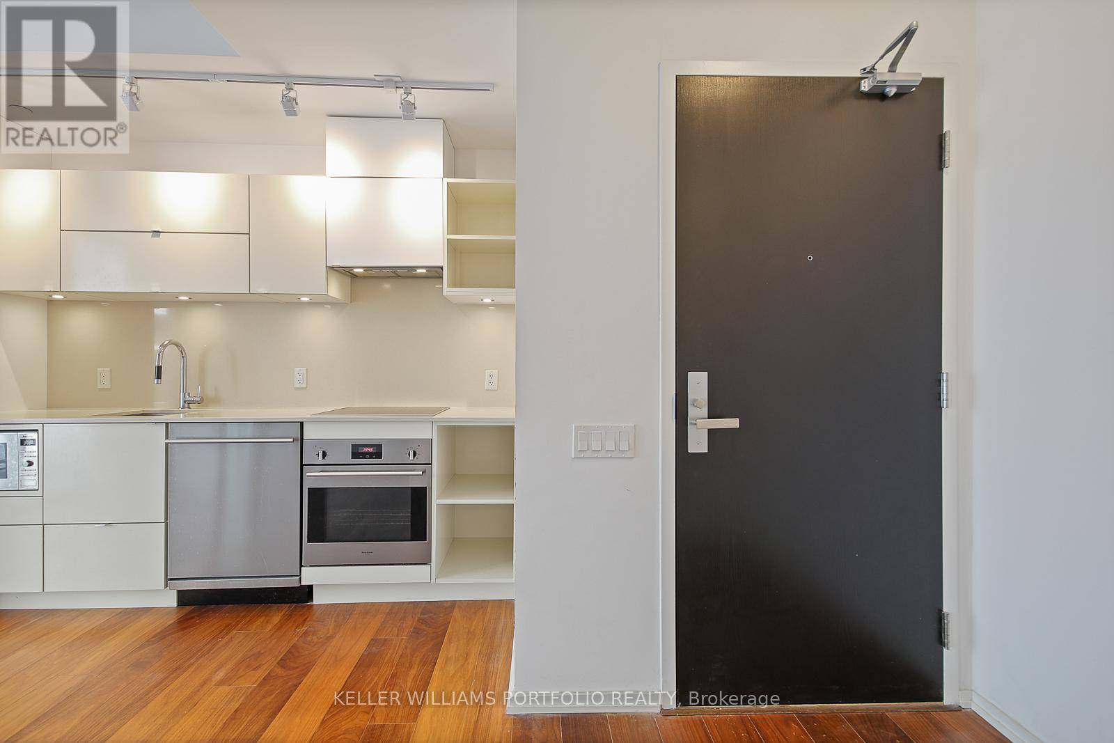 Toronto (waterfront Communities), ON M5V2G9,125 Peter ST #1912