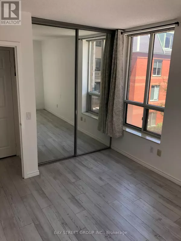 Toronto (annex), ON M5S3B8,284 Bloor ST West #308