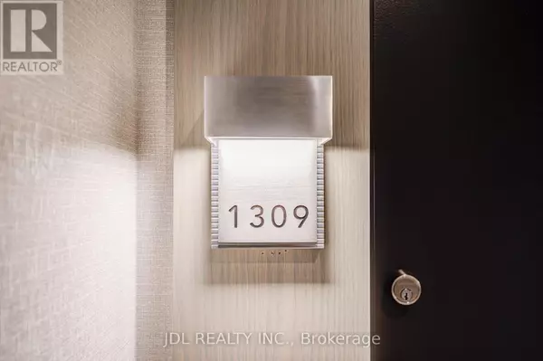 Toronto (newtonbrook East), ON M2M0B9,8 Olympic Garden DR #1309