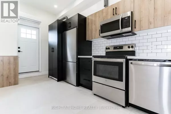 Toronto (kensington-chinatown), ON M5T2G7,414 Spadina AVE #2