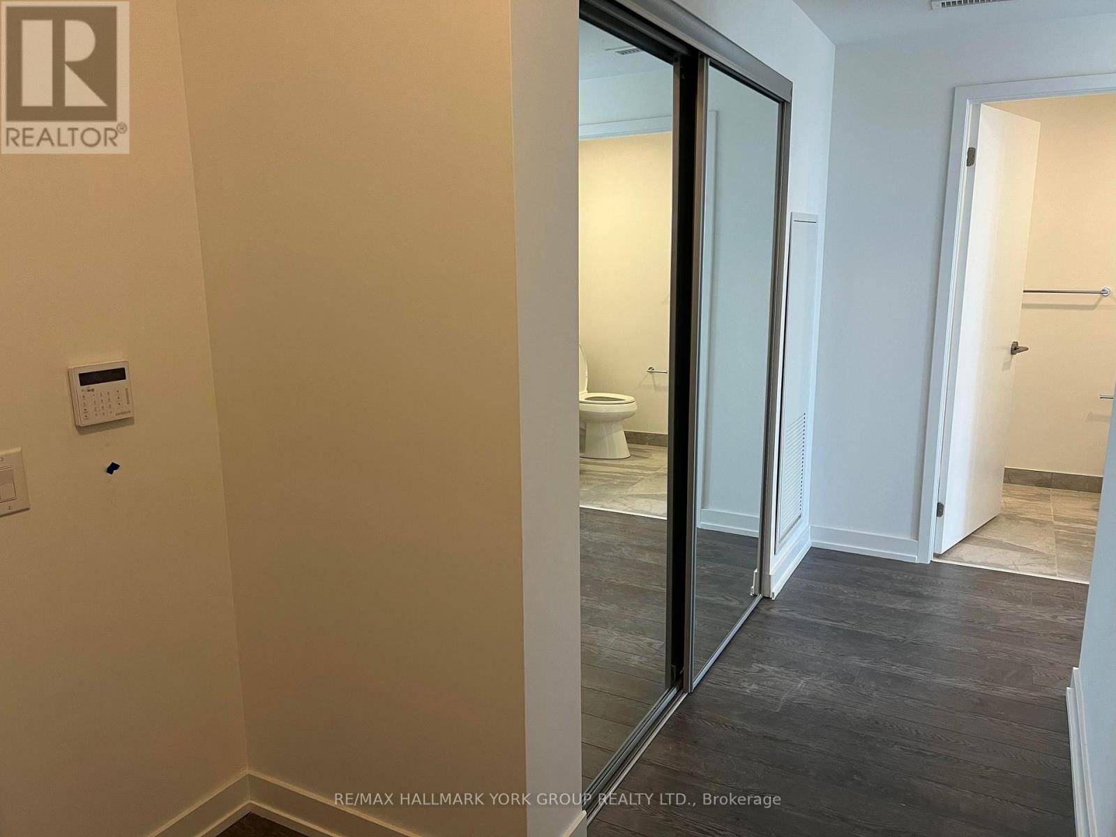 Toronto (banbury-don Mills), ON M3C0R2,20 O'Neill RD #1523