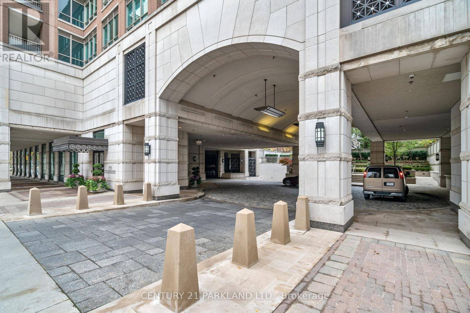Toronto (casa Loma), ON M4V0A1,155 St Clair AVE West #409