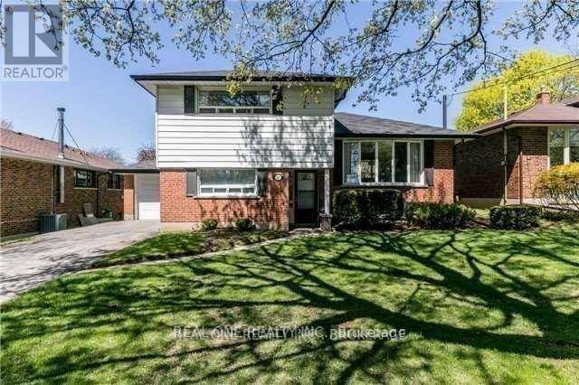 Toronto (parkwoods-donalda), ON M3A1M1,48 LIONEL HEIGHTS CRESCENT