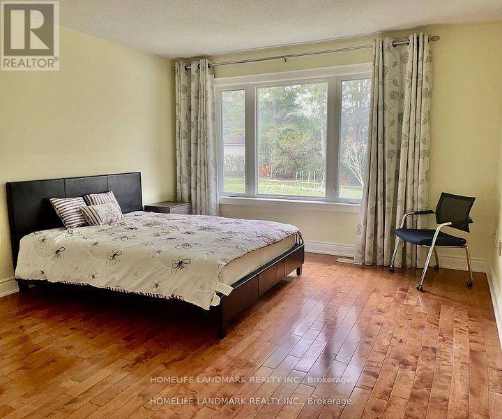 Toronto (newtonbrook East), ON M2N5K1,26 MANORCREST DRIVE W