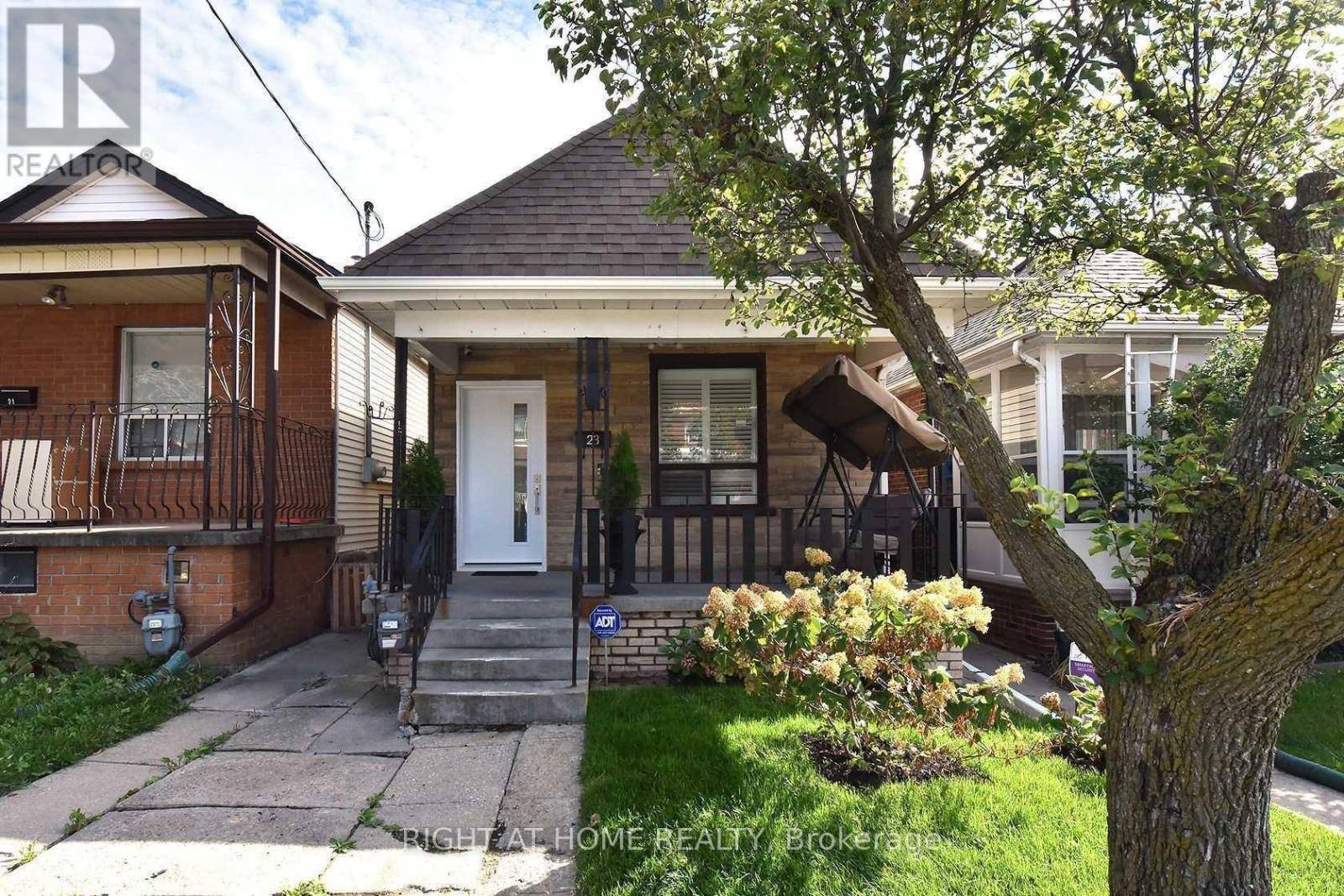 23 Amherst AVE #Main, Toronto (oakwood Village), ON M6E1Z2