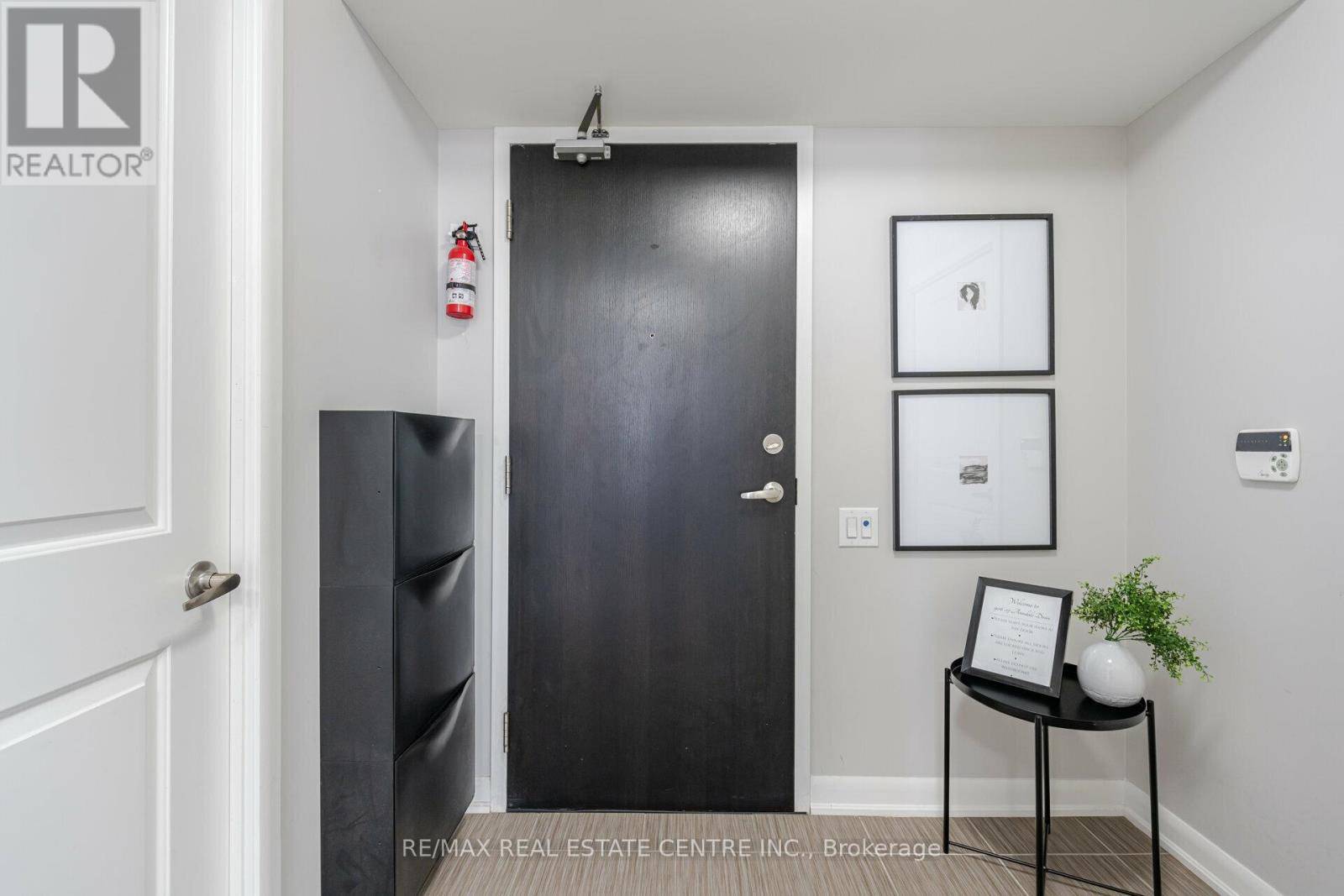 Toronto (willowdale East), ON M2N2W7,17 Anndale DR #906