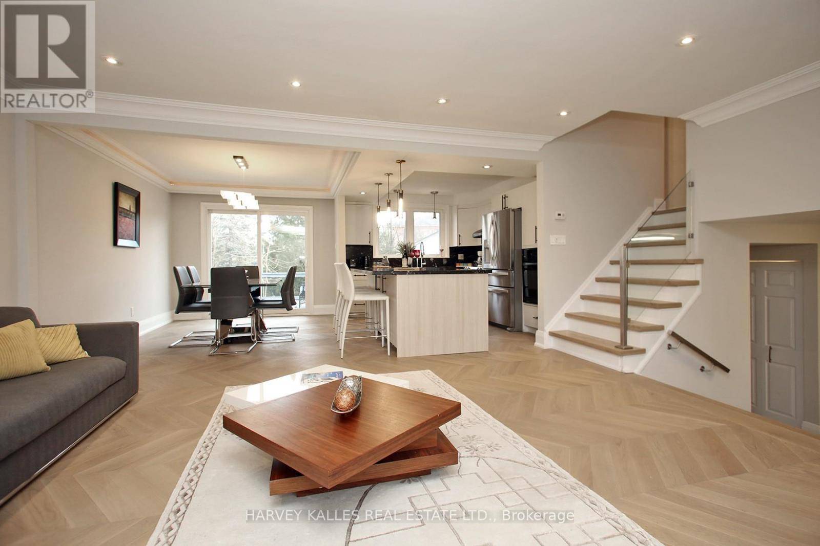 Toronto (willowdale East), ON M2N4B4,16 WEDGEPORT PLACE