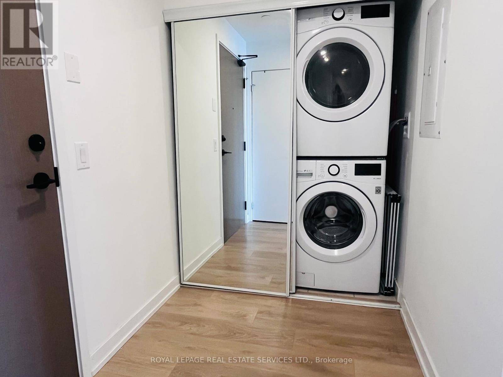 Toronto (regent Park), ON M5A0P8,225 Sumach ST #1607