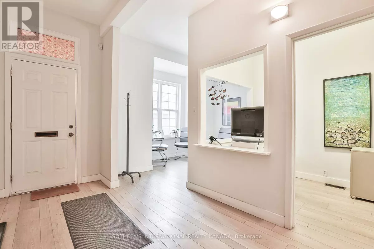 Toronto (annex), ON M5R1G2,108 SCOLLARD STREET