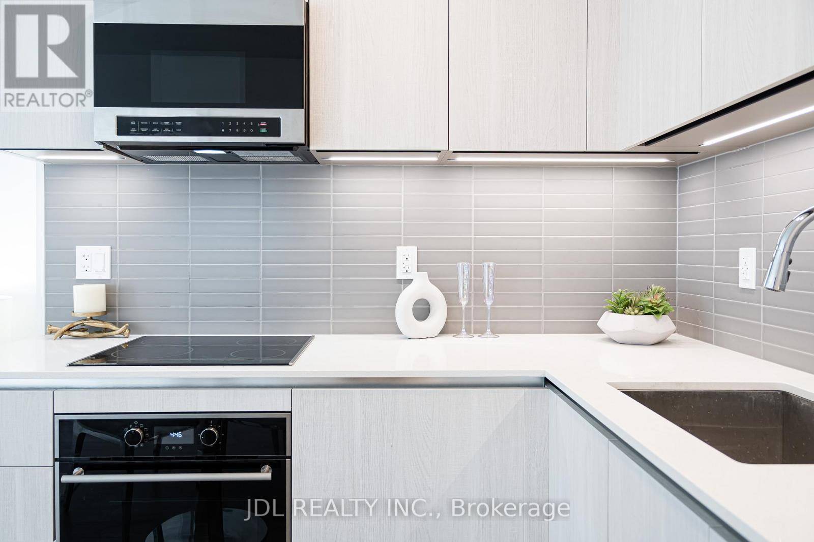 Toronto (annex), ON M4W0B6,8 Cumberland ST #3105