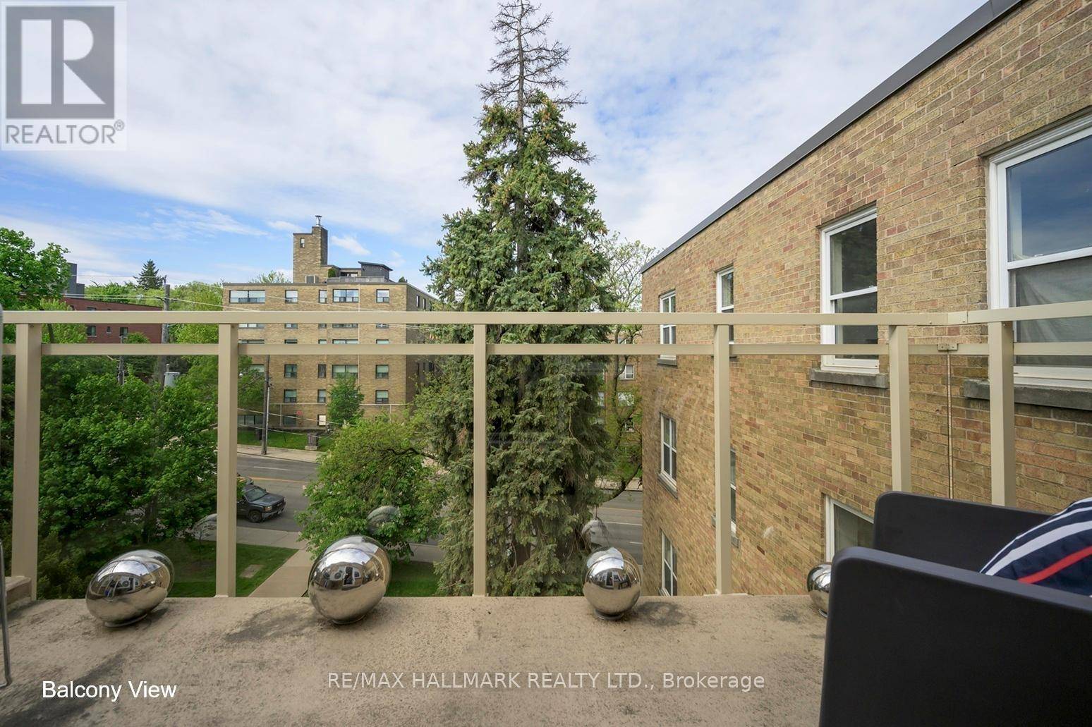 Toronto (forest Hill North), ON M6B2Z6,2603 Bathurst ST #602
