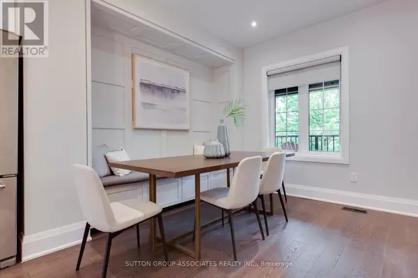Toronto (oakwood Village), ON M6C3P6,209 ATLAS AVENUE