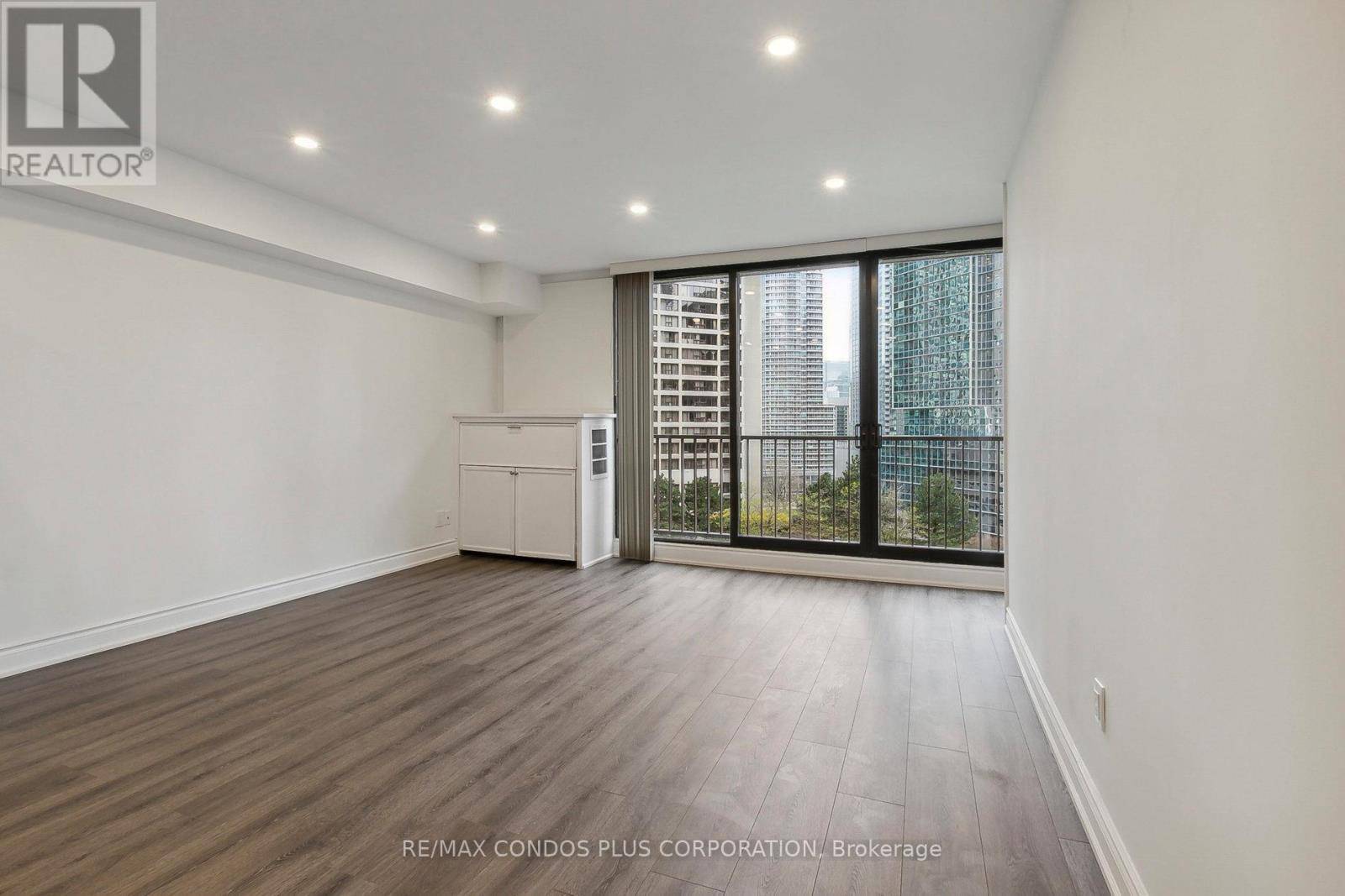 Toronto (waterfront Communities), ON M5J2G2,33 Harbour SQ #1215