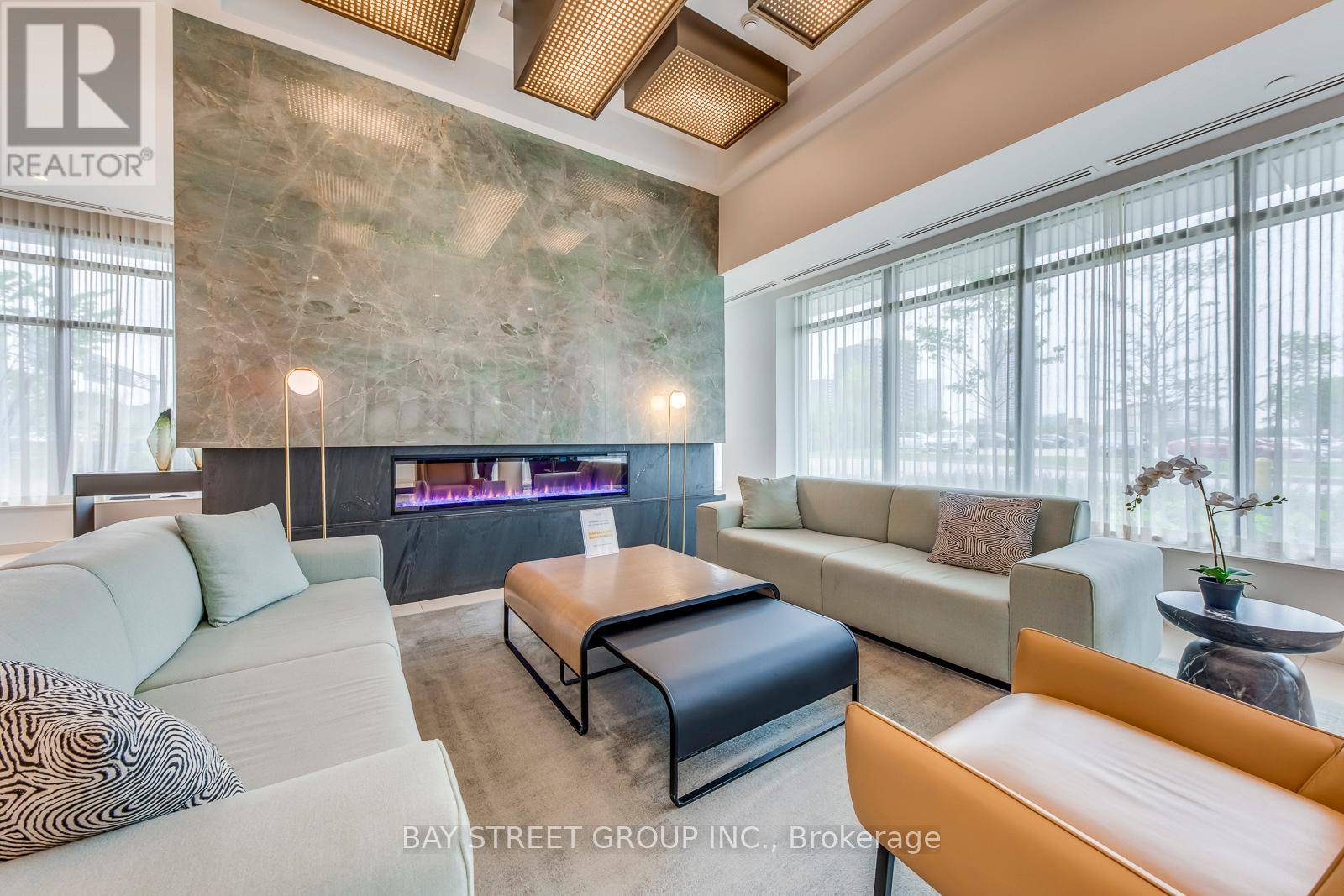 Toronto (don Valley Village), ON M2J4T1,188 Fairview Mall DR #216