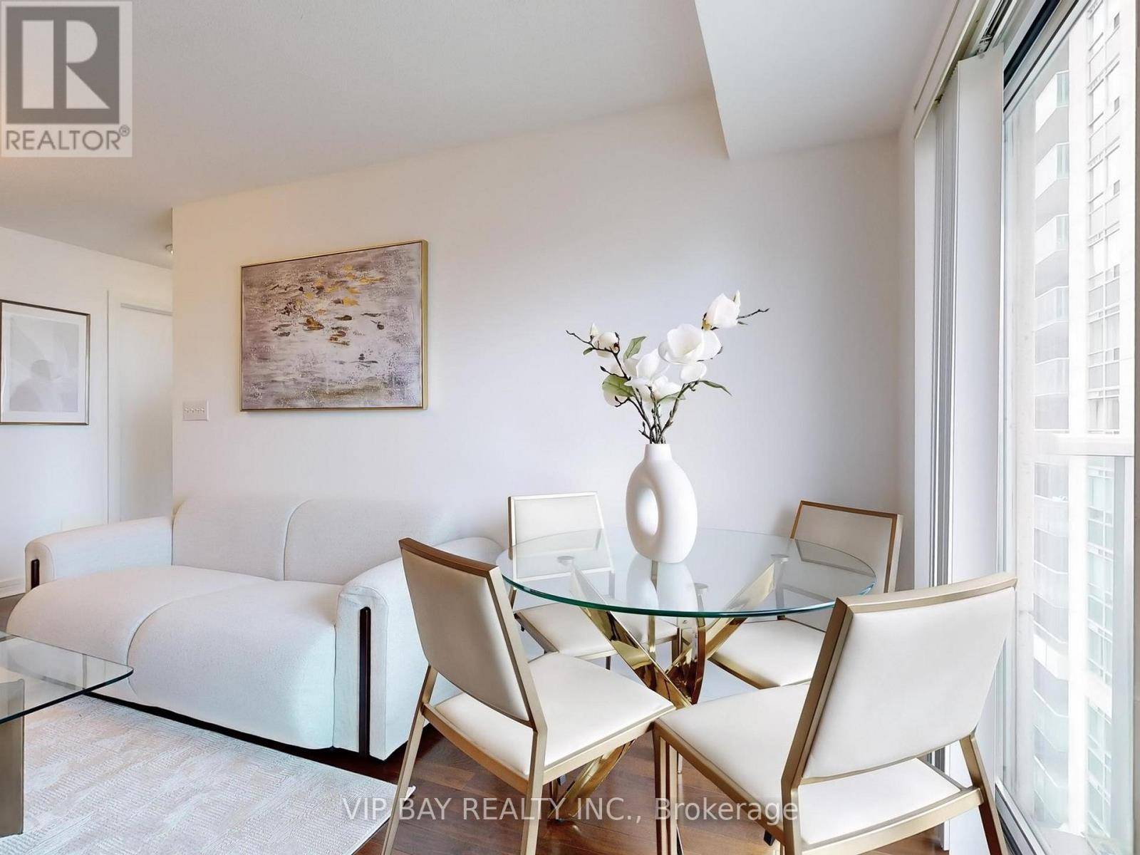 Toronto (willowdale East), ON M2N7J7,18 Harrison Garden BLVD #2204