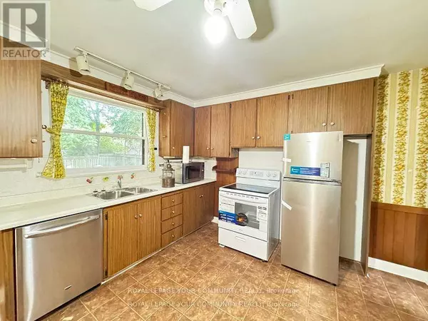 Toronto (bridle Path-sunnybrook-york Mills), ON M2L1K6,155 YORK MILLS ROAD