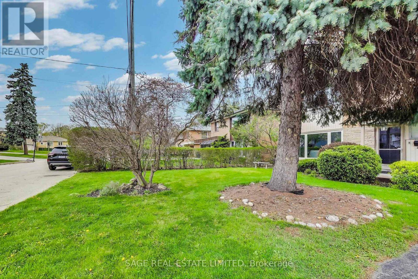 Toronto (bathurst Manor), ON M3H4P2,10 OVERBROOK PLACE