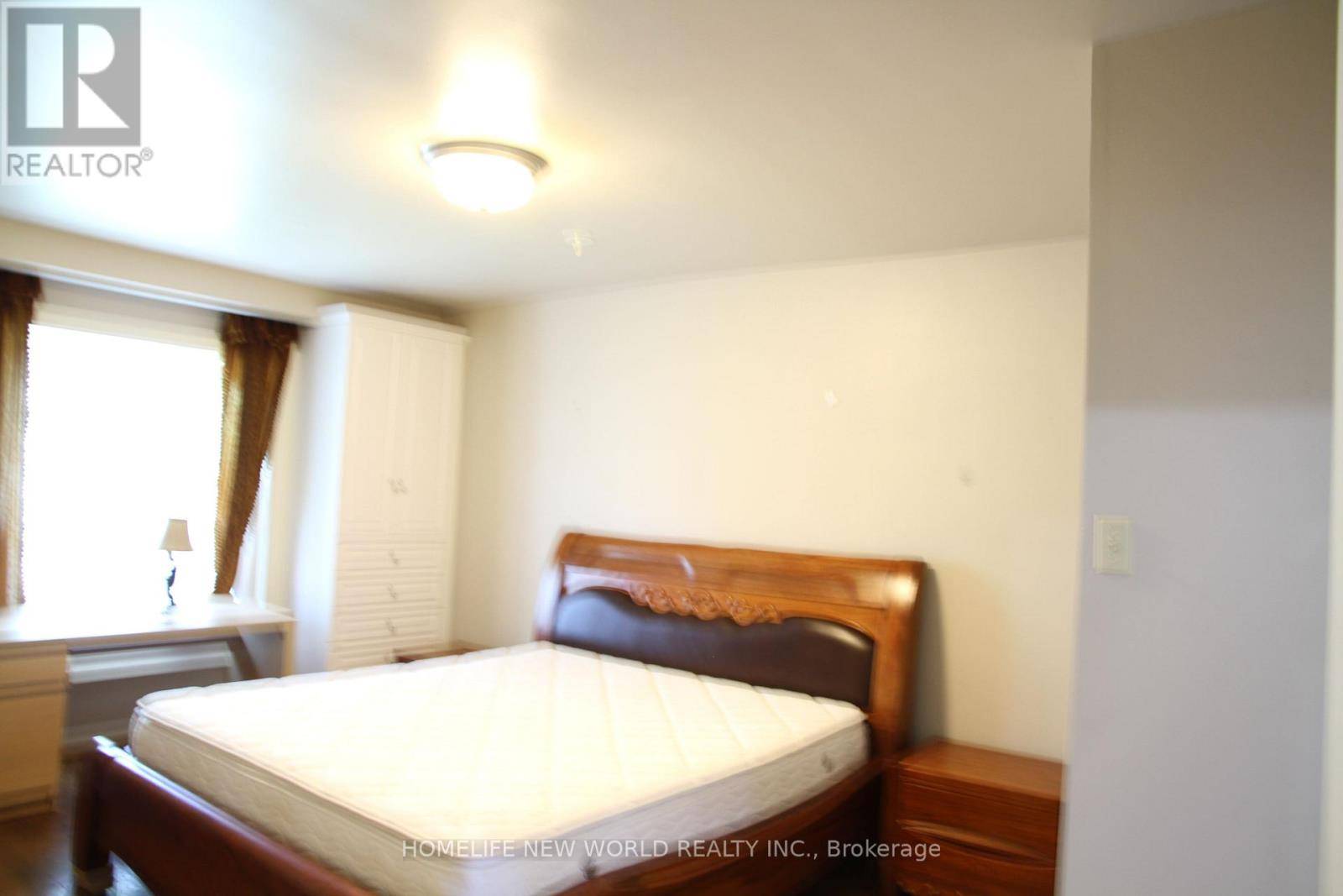 Toronto (bayview Village), ON M2J2S4,10 BATHFORD CRESCENT
