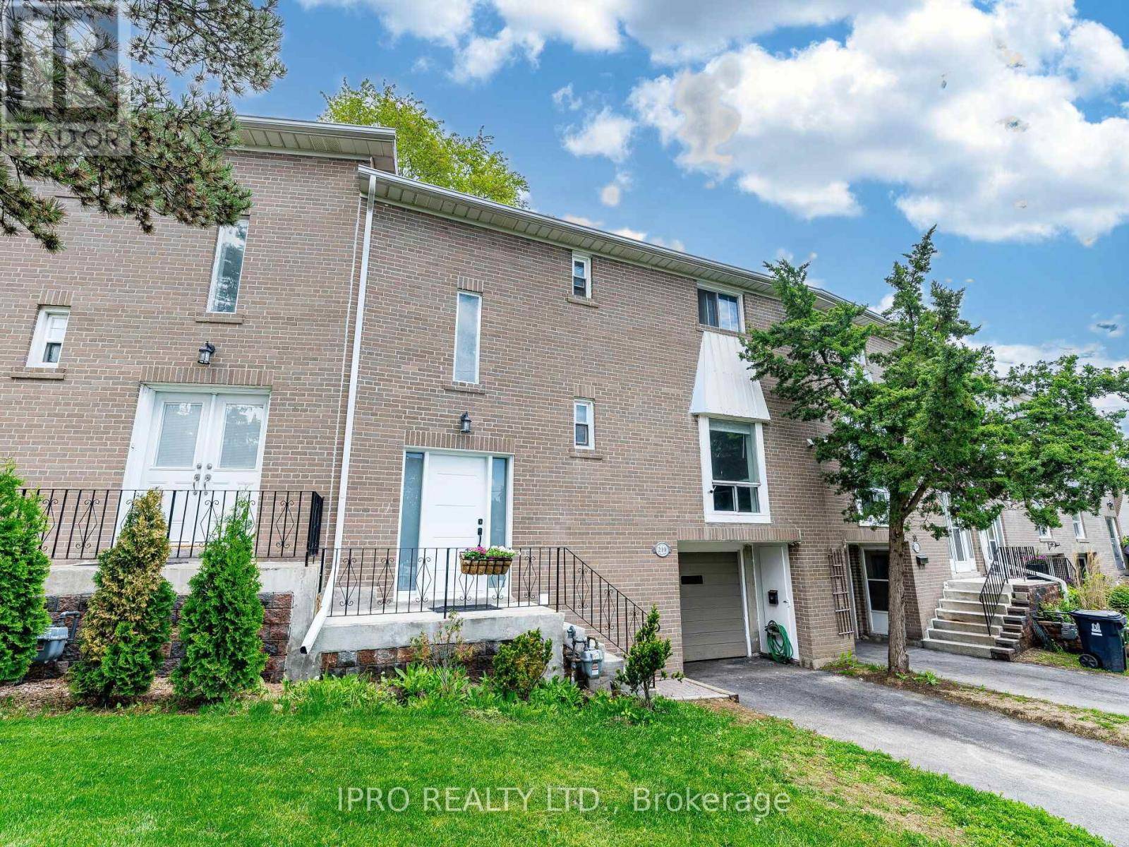 Toronto (hillcrest Village), ON M2H1T6,55 Rameau DR #210