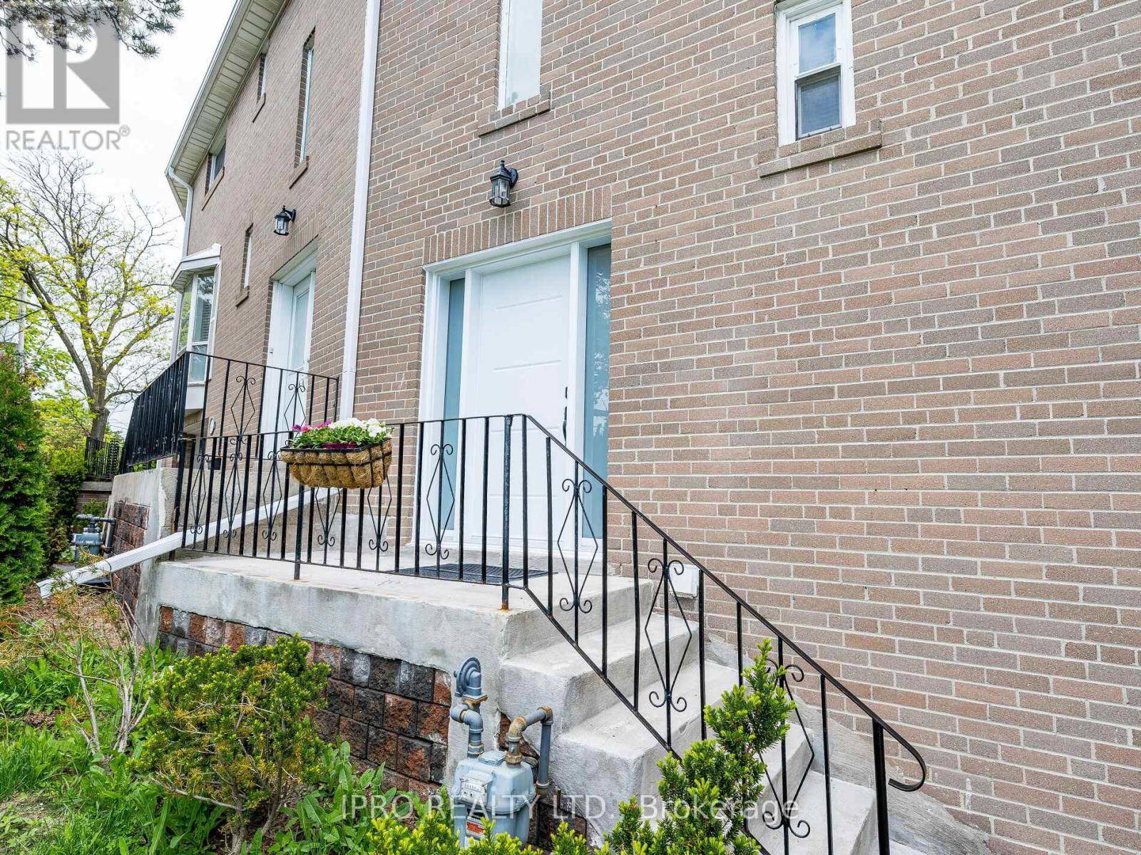 Toronto (hillcrest Village), ON M2H1T6,55 Rameau DR #210