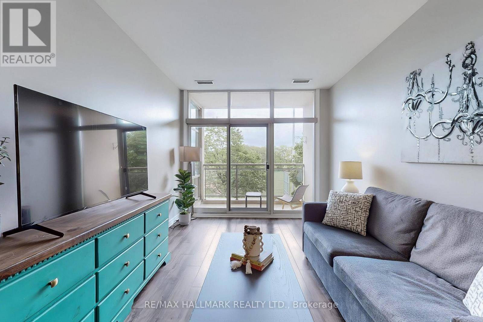 Toronto (thorncliffe Park), ON M4H1R1,1 Leaside Park DR #219