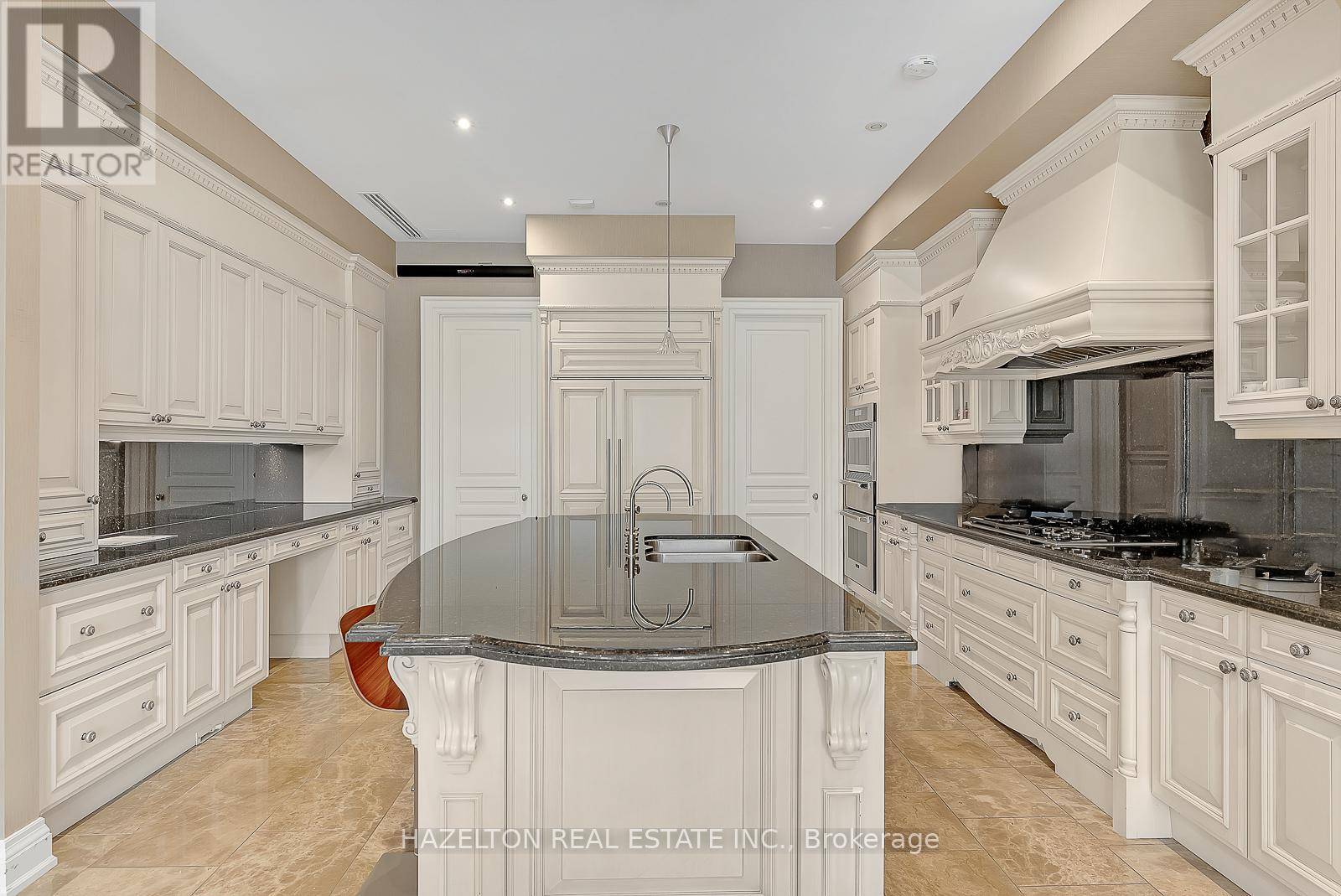 Toronto (annex), ON M5R1H5,118 Yorkville AVE #601
