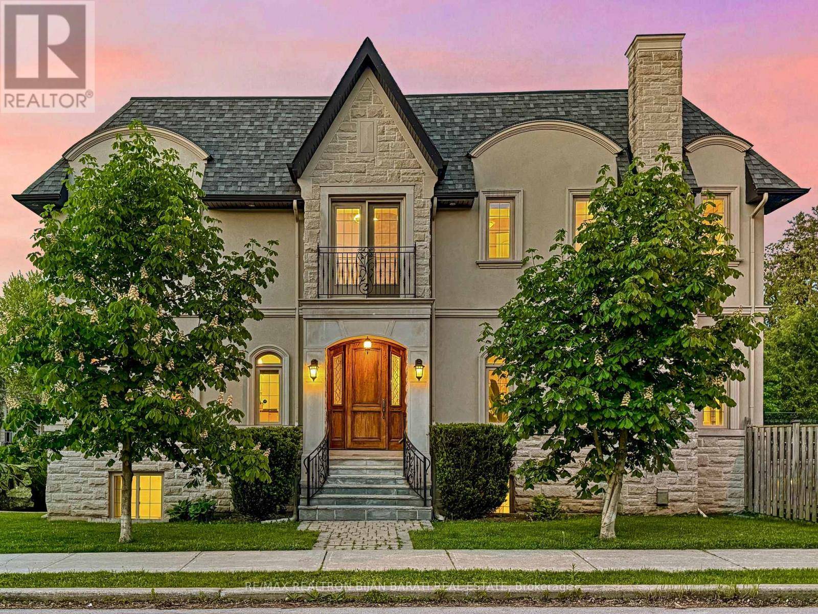 Toronto (willowdale East), ON M2N3M8,221 ELMWOOD AVENUE