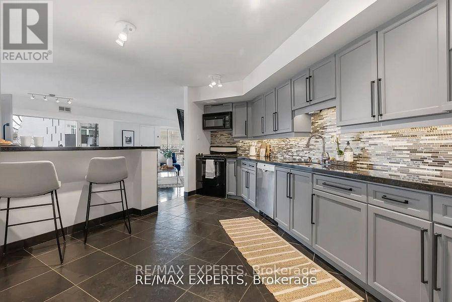 Toronto (forest Hill South), ON M5P2L7,70 Elmsthorpe AVE #202