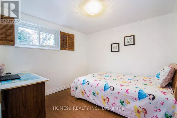 Toronto (bayview Woods-steeles), ON M2H1A9,137 Pineway BLVD #Lower