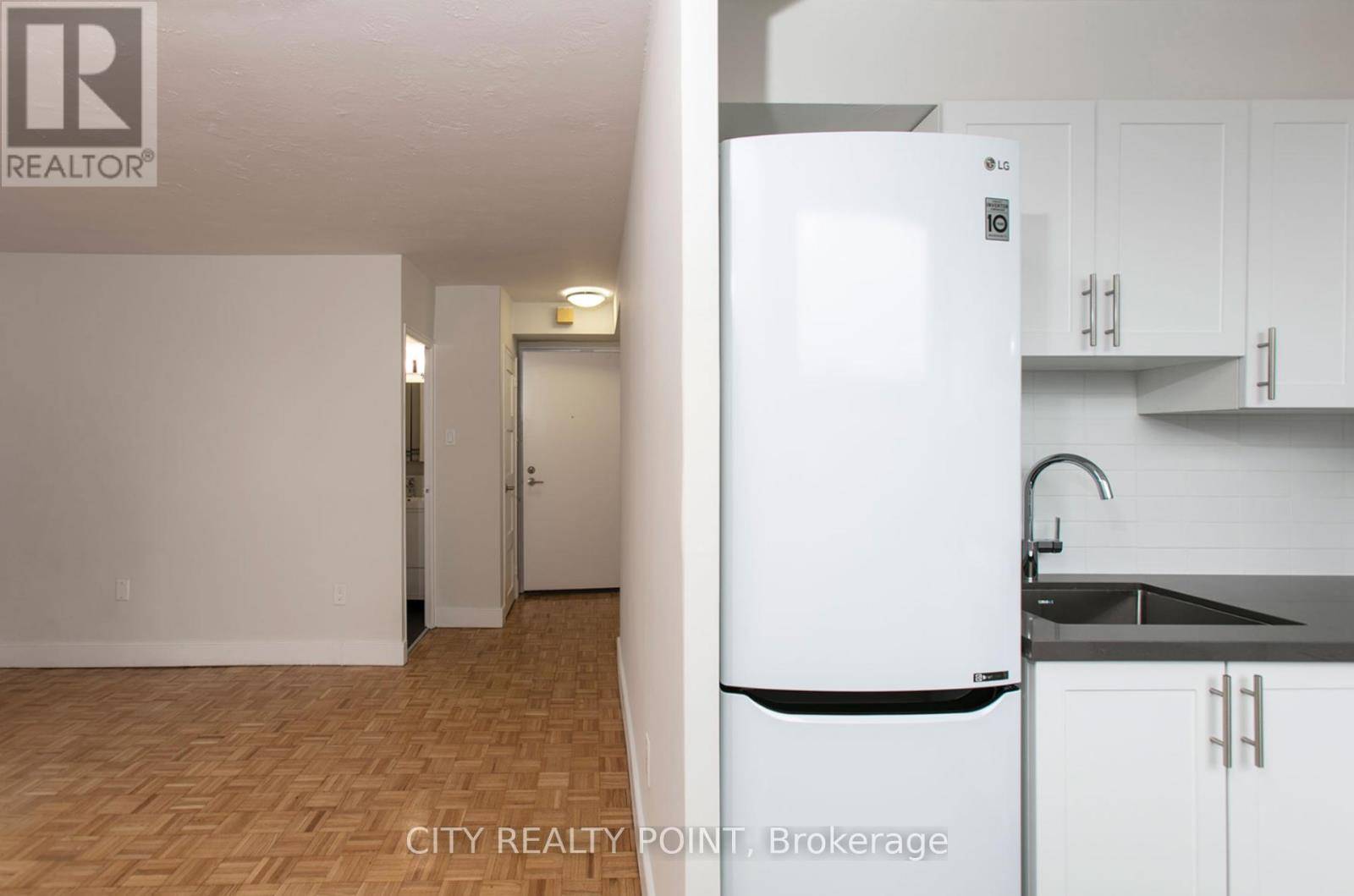 Toronto (annex), ON M5R2R5,485 Huron ST #302
