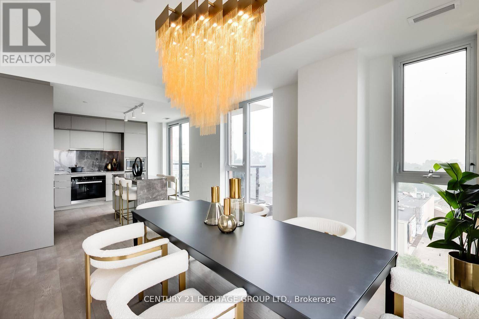 Toronto (oakwood Village), ON M6C0A5,185 Alberta AVE #907