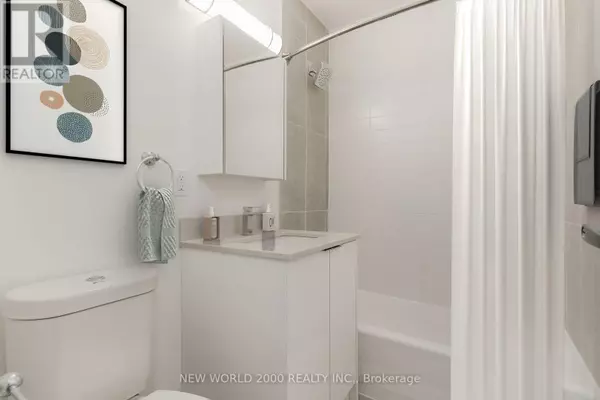 Toronto (rosedale-moore Park), ON M4T1V2,49 Glen Elm AVE #108