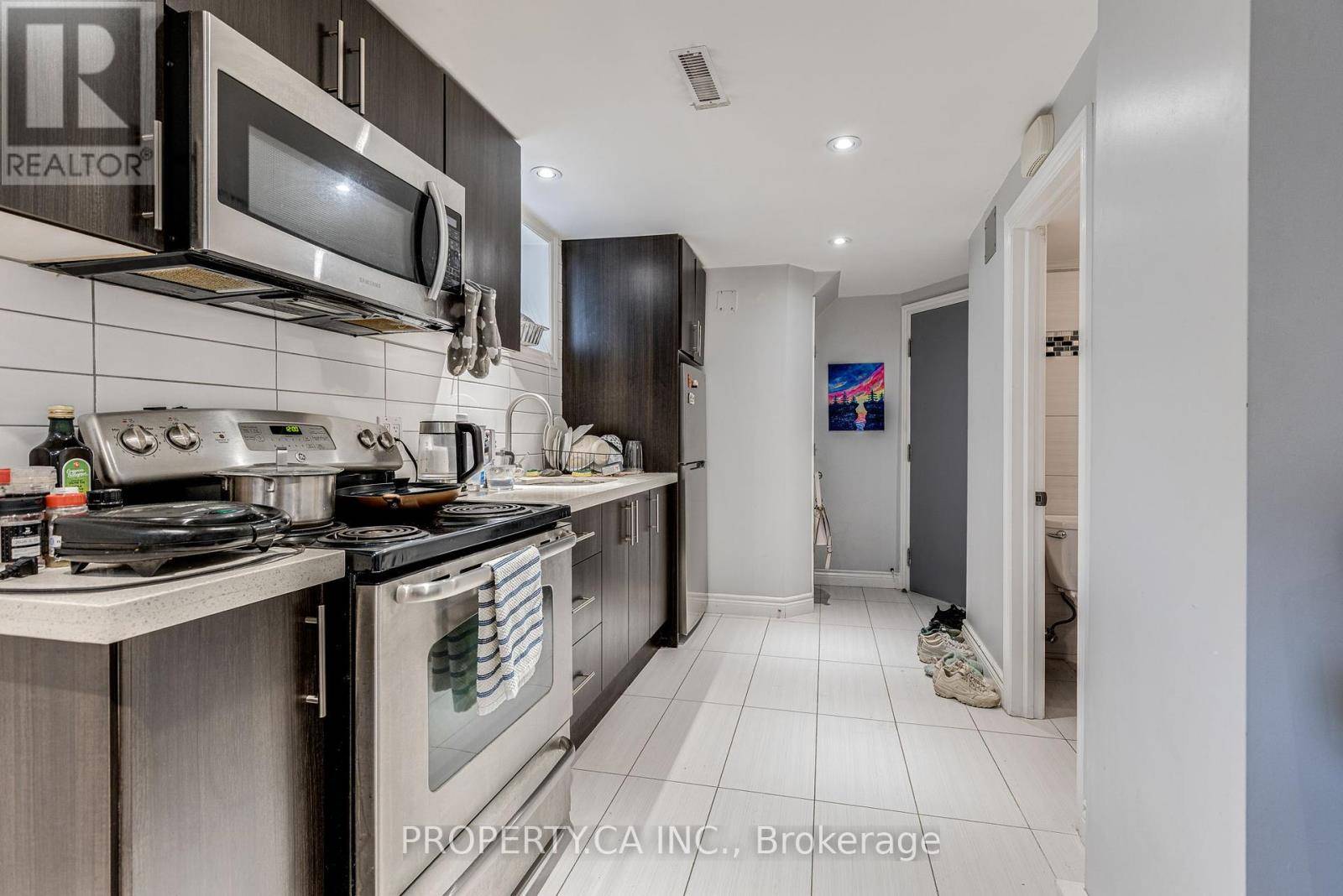 Toronto (yonge-eglinton), ON M5P2K9,967 Avenue RD #4