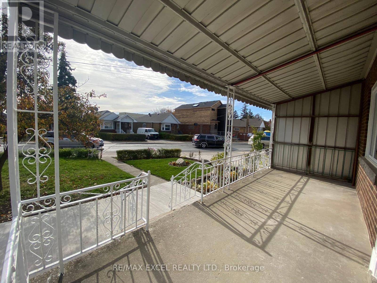 Toronto (oakwood Village), ON M6C2P4,443 VAUGHAN ROAD