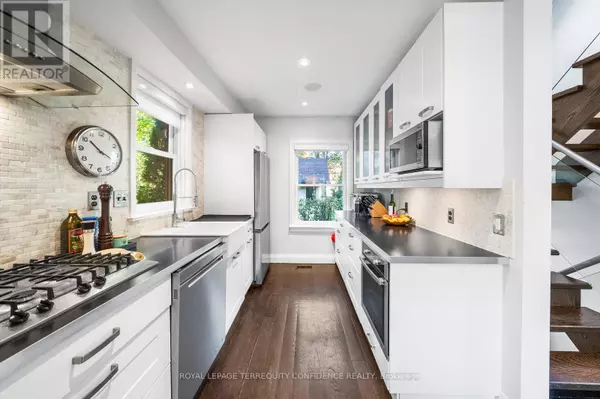 Toronto (newtonbrook West), ON M2R2G4,45 GLENBOROUGH PARK CRESCENT