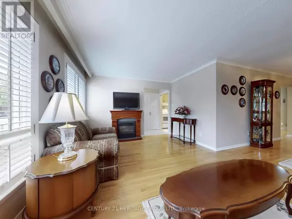 Toronto (bayview Woods-steeles), ON M2H1C3,45 REIBER CRESCENT