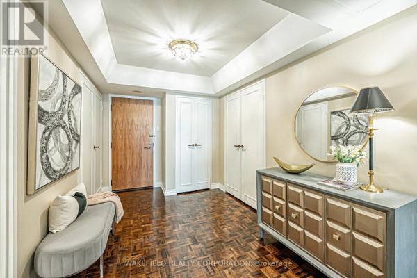 Toronto (yonge-st. Clair), ON M4V2Y8,61 St Clair AVE West #505